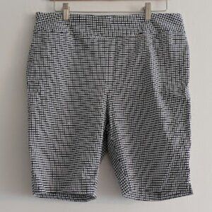 So Slimming by Chico's Black and White Bermuda Shorts Size 2.5/14/L
